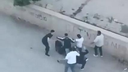 Elazığ'da acımasız darp kamerada: Araya aldıkları şahsı topluca tekmelediler