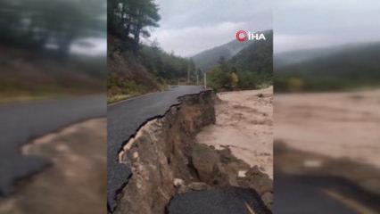Sakarya'da kuvvetli sağanak: Yollar kapandı, evleri su bastı!