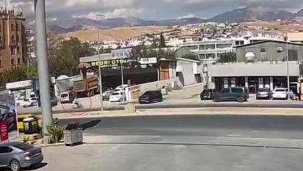 Silopi'de feci kaza kamerada: Otomobil 15 yaşındaki &ccedil;ocuğun &uuml;zerinden ge&ccedil;ti