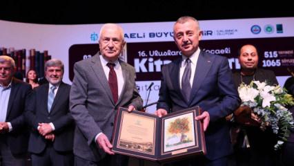 T&uuml;rkiye&rsquo;de sadece Kocaeli yapıyor; Ağa&ccedil;lar kitap a&ccedil;tı