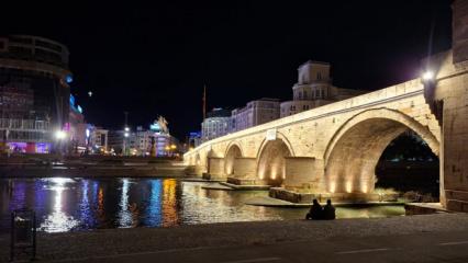 Esenler Belediyesi'nin eli değdi! Taşk&ouml;pr&uuml; ışıl ışıl oldu