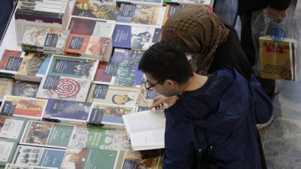 16. Kocaeli Kitap Fuarı devam ediyor: İngiliz tarih&ccedil;i Roger Crowley okurlarla buluştu