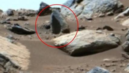 Bilim d&uuml;nyasını ikiye b&ouml;len fotoğraf: Mars'taki antik yazılar neyi işaret ediyor?