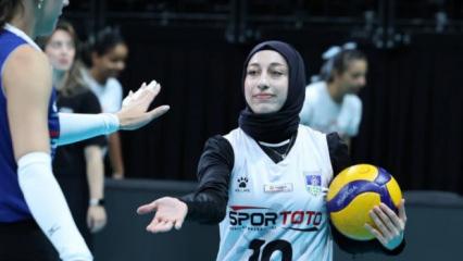 Baş&ouml;rt&uuml;s&uuml; yasağından voleybol sahalarına! T&uuml;rkiye'de bir ilk: Baş&ouml;rt&uuml;l&uuml; voleybolcu!