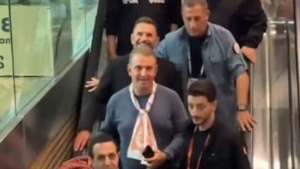 Galatasaray taraftarından Okan Buruk'u g&uuml;l&uuml;msen s&ouml;z!
