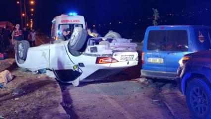 Kazada takla atan otomobil 2 tır s&uuml;r&uuml;c&uuml;s&uuml;n&uuml;n &uuml;zerine u&ccedil;tu: 6 yaralı