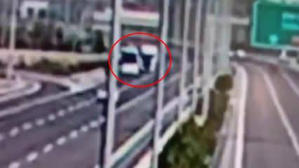 Manisa'da 11 kişinin &ouml;ld&uuml;ğ&uuml; feci kaza anı kamerada: Faciada 3 kişi g&ouml;zaltına alındı