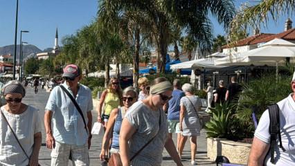 Marmaris&rsquo;te kruvaziyer bereketi: Bir haftada 9 bin 400 turist geldi