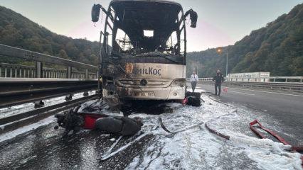 Seyir halindeki yolcu otob&uuml;s&uuml; alev alev yandı