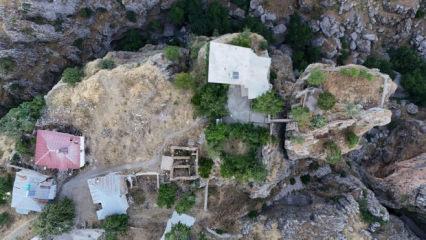 Y&uuml;rekleri ağza getiren ev: 168 metrelik u&ccedil;urumun kenarında yaşıyor