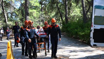 6 metreden d&uuml;şen Rus turist kurtarıldı