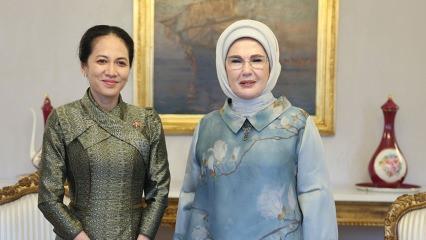 Emine Erdoğan, Kambo&ccedil;ya Başbakanı Manet'in eşi Chanmony ile g&ouml;r&uuml;şt&uuml;