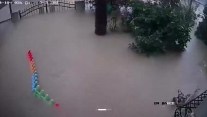 İstanbul'u vuran sağanağın dehşeti: Beykoz'da bah&ccedil;e 60 dakikada sulara g&ouml;m&uuml;ld&uuml;!