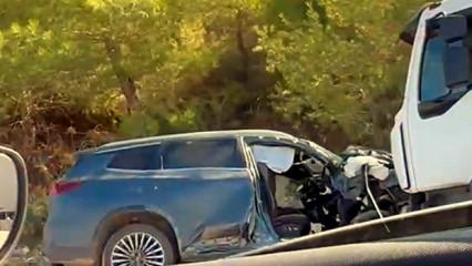 Antalya'da kamyon ile cip &ccedil;arpıştı: 1 turist &ouml;ld&uuml;, 3 yaralı