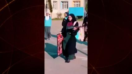 Babası Karabağ'da şehit oldu, kızı okula alınmadı! Bak&uuml;'de vicdanları yaralayan anlar