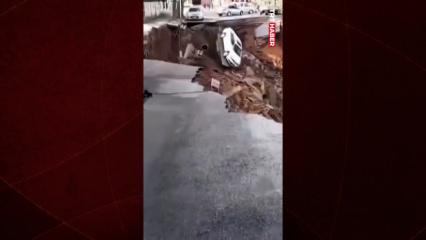 &Ccedil;in'de dev &ccedil;ukur 15 aracı b&ouml;yle yuttu: Korku dolu anlar kamerada