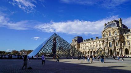 D&uuml;nyanın en &uuml;nl&uuml; m&uuml;zesi kapanabilir: Louvre M&uuml;zesi m&uuml;d&uuml;r&uuml;nden kritik uyarı