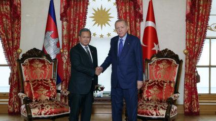 Erdoğan, Kambo&ccedil;ya Başbakanı Manet'i kabul etti