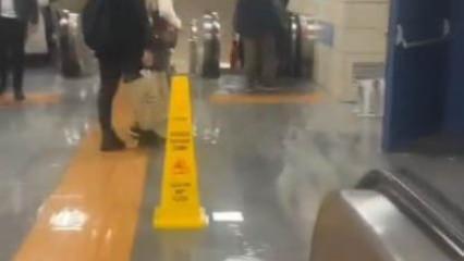 Hacıosman metro durağını su bastı: Tavandan akan suları g&ouml;renler şaşırdı