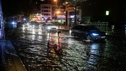 İstanbul'da sağanak hayatı olumsuz etkiledi! İşte şehirden manzaralar