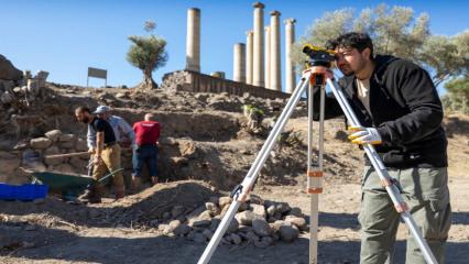 İzmir&rsquo;in saklı tarihi Smyrna H&ouml;y&uuml;ğ&uuml;&rsquo;ndeki &ccedil;alışmalarla g&uuml;n y&uuml;z&uuml;ne &ccedil;ıkarılıyor