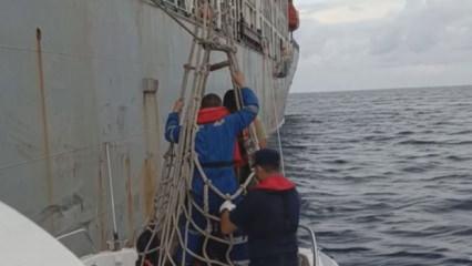 Kaş a&ccedil;ıklarındaki gemide yaralanan m&uuml;rettebatı Sahil G&uuml;venlik kurtardı