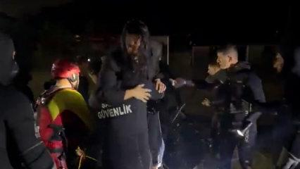 Sarıyer'de selde mahsur kalan oyuncu Demet &Ouml;zdemir kurtarıldı