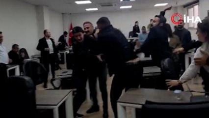 Şırnak'ta belediye meclisi, boks ringine d&ouml;nd&uuml;! &Ccedil;ıkan kavgada yumruklar havada u&ccedil;uştu