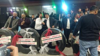 Altın beklerken kamyon lastiği geldi: D&uuml;ğ&uuml;nde davetlileri şaşırtan anlar