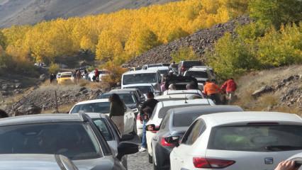 Bitlis&rsquo;teki eşsiz manzara i&ccedil;in kilometrelerce trafik oluştu! Yoğunluk saatlerce s&uuml;rd&uuml;