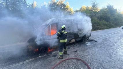 Bodrum&rsquo;da okul servis minib&uuml;s&uuml; yandı