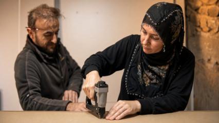 Eşine yardım etmeye gitti, mobilya ustası oldu