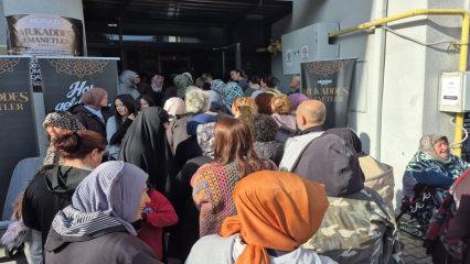 G&ouml;rmek i&ccedil;in saatlerce beklediler: Eskişehir&rsquo;de Mukaddes Emanetler Sergisi&rsquo;ne yoğun ilgi