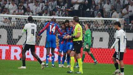 Hakem bitirdi, futbolcular duymadı! Beşiktaş ma&ccedil;ında şaşırtan anlar