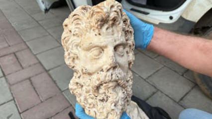 İzmir'de 2 bin yıllık Zeus heykel başı ele ge&ccedil;irildi: 3 g&ouml;zaltı 