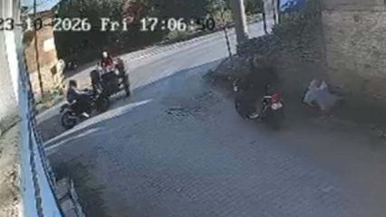 İzmir'de feci kaza: Motosiklet, trakt&ouml;re ve durağa &ccedil;arptı