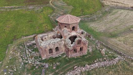 Kapadokya&rsquo;nın gizli hazinesi: Kızıl Kilise her yıl binlerce turisti ağırlıyor