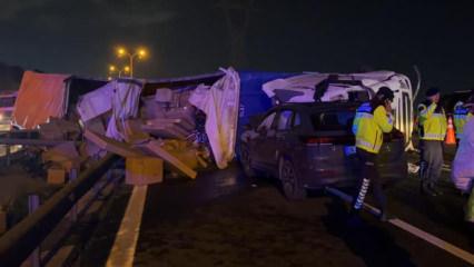 Kullandığı tırın altında kalan s&uuml;r&uuml;c&uuml; hayatını kaybetti, 2 yaralı