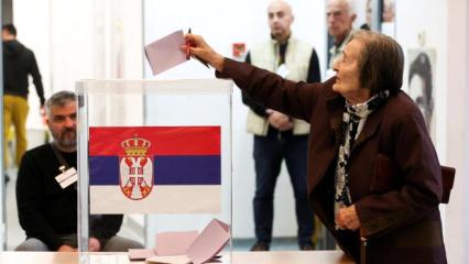 Sırbistan'da erken se&ccedil;im: Oy verme işlemi başladı
