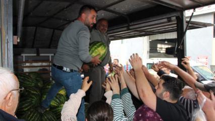 &Uuml;cretsiz dağıttı dakikalar i&ccedil;inde t&uuml;kendi: Değeri yaklaşık 200 bin TL