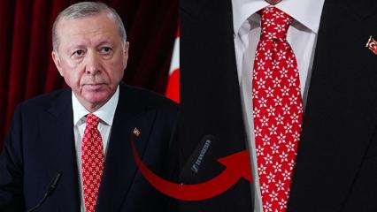 Erdoğan'ın 29 Ekim t&ouml;reninde taktığı kravatta anlamlı mesaj! 'KAAN' s&uuml;rprizi!