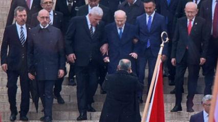 Anıtkabir'de &ccedil;arpıcı anlar kamerada! M&uuml;savat Dervişoğlu, Bah&ccedil;eli'nin koluna girip...