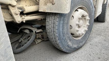 Hafriyat kamyonu motosikletliyi ezdi!