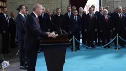 Devlet erkanından Anıtkabir ziyareti! Erdoğan'dan &Ouml;zel Defteri dikkat &ccedil;eken mesaj...
