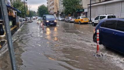 Diyarbakır'da sağanak; yollar g&ouml;le d&ouml;nd&uuml;, su baskınları yaşandı