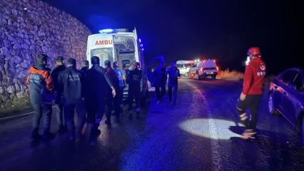 Hakkari'de minib&uuml;s dereye u&ccedil;tu! 24 kişi yaralandı