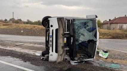 Kırıkkale'de midib&uuml;s devrildi: 14 yaralı