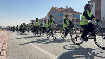 Konya'da bisiklet seferberliği! &Ouml;ğrenciler pedal &ccedil;evirdi