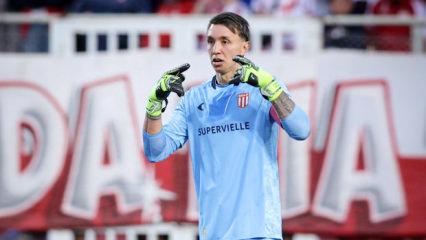 Muslera ma&ccedil;ta korkuttu! Bir anda kendini yere bıraktı
