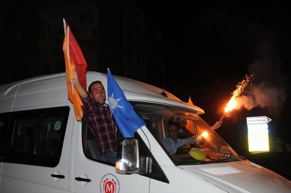 <p>Cumhurbaşkanı ve 27. Dönem Milletvekilliği seçimi sonuçlarının açıklanmaya başlamasının ardından, Mardin'de vatandaşlar kutlamalara başladı.</p>

<p> </p>
